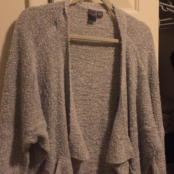 Gray Cardigan. - Picture 3 of 4